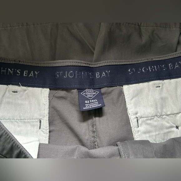 St. John’s Bay Men's Dark Grey 6 Pocket Cargo Shorts 42 Tall NWT - Picture 10 of 11